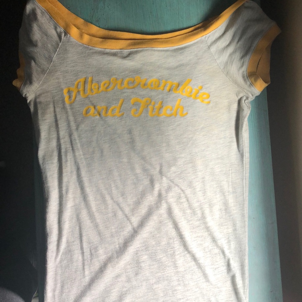 Medium Abercrombie and Fitch T-shirt